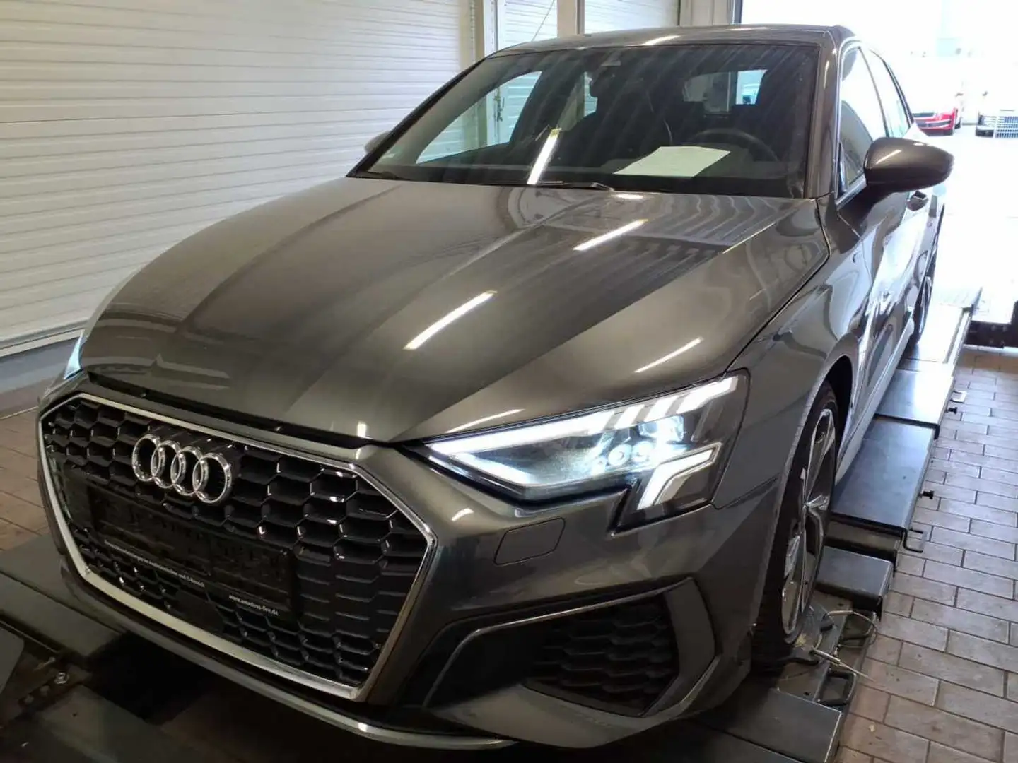 Audi A3 S line 35 TFSI ACC*Navi*LED*Kamera Grau - 2