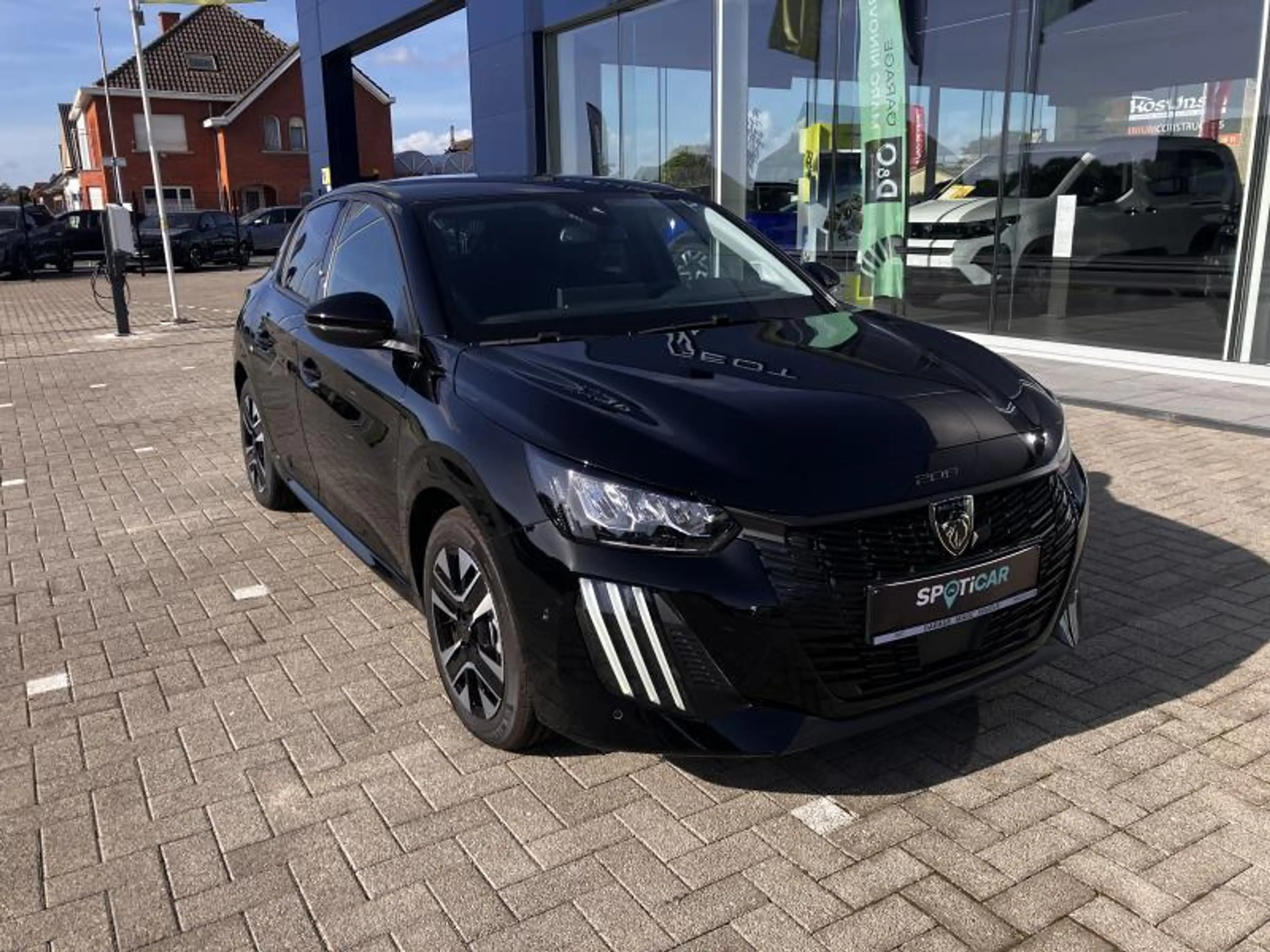 Peugeot 208 II & e- Allure — photo 2