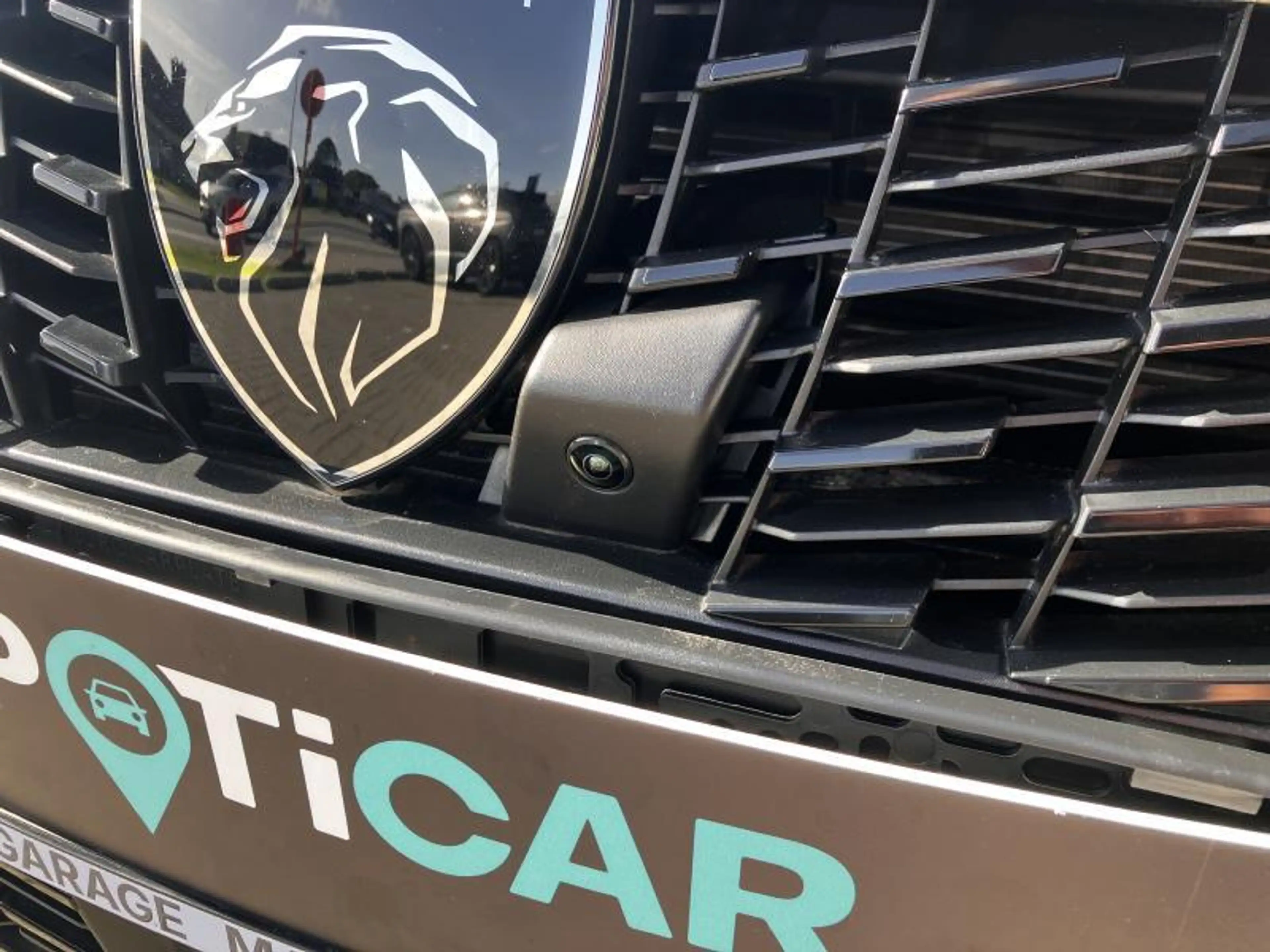 Peugeot 208 II & e- Allure — photo 11