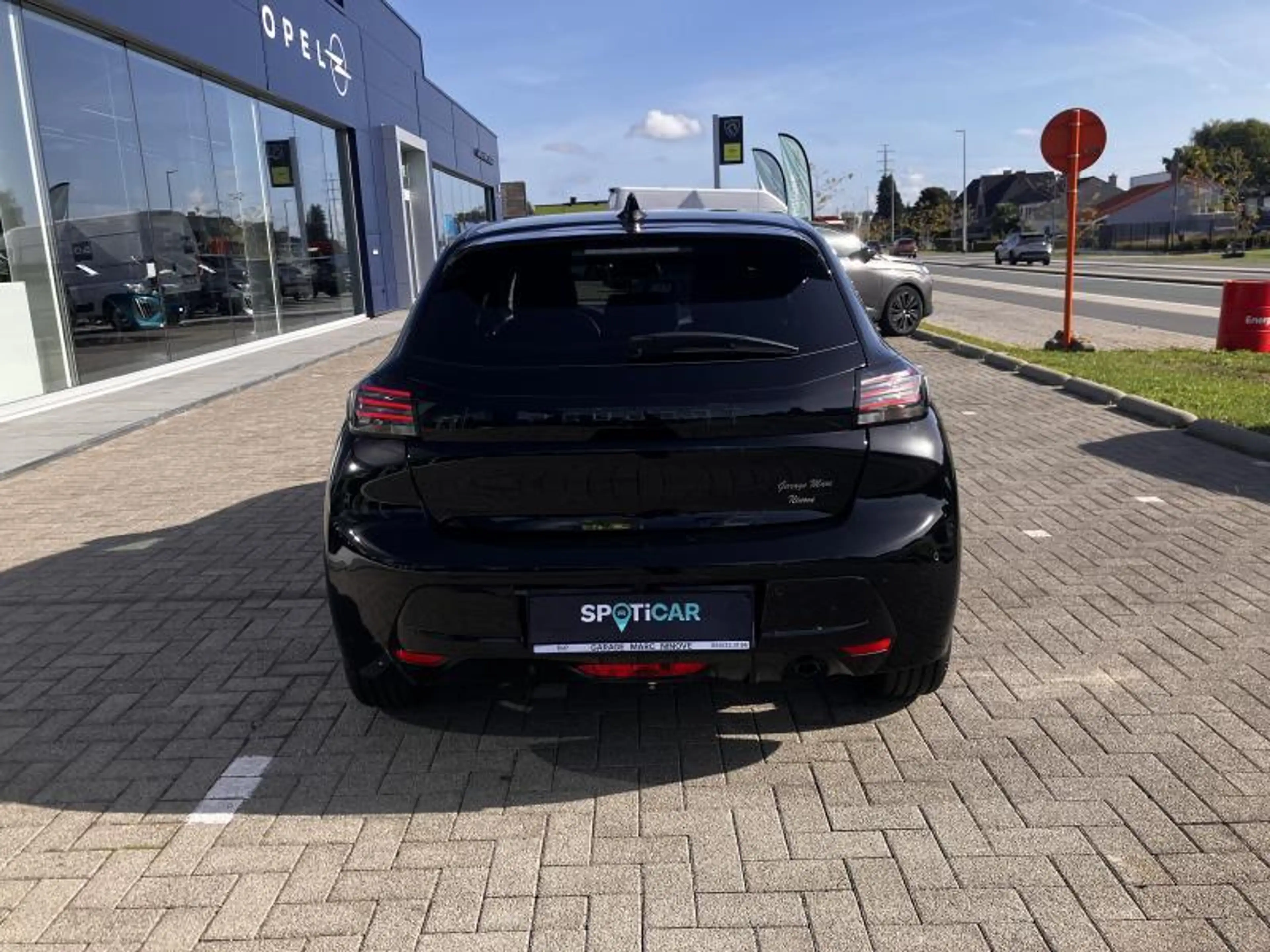 Peugeot 208 II & e- Allure — photo 5