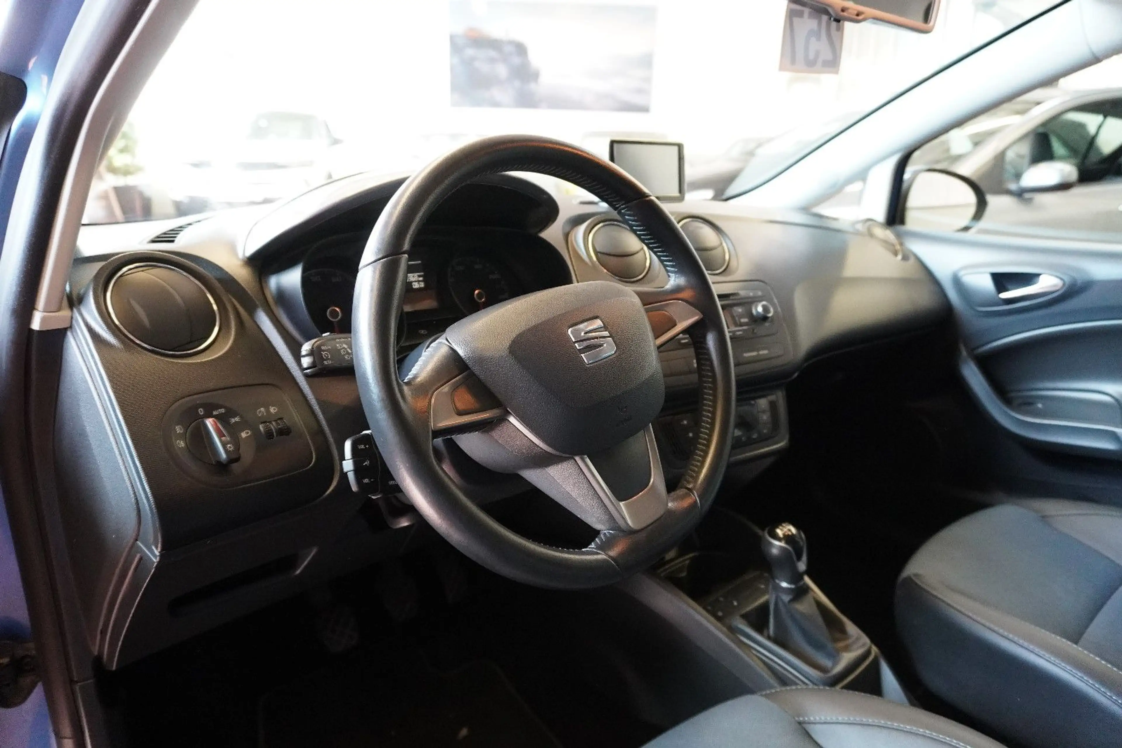 SEAT Ibiza 1.2 TSI i-Tech-Navi/SHZ/Allwetter — photo 10