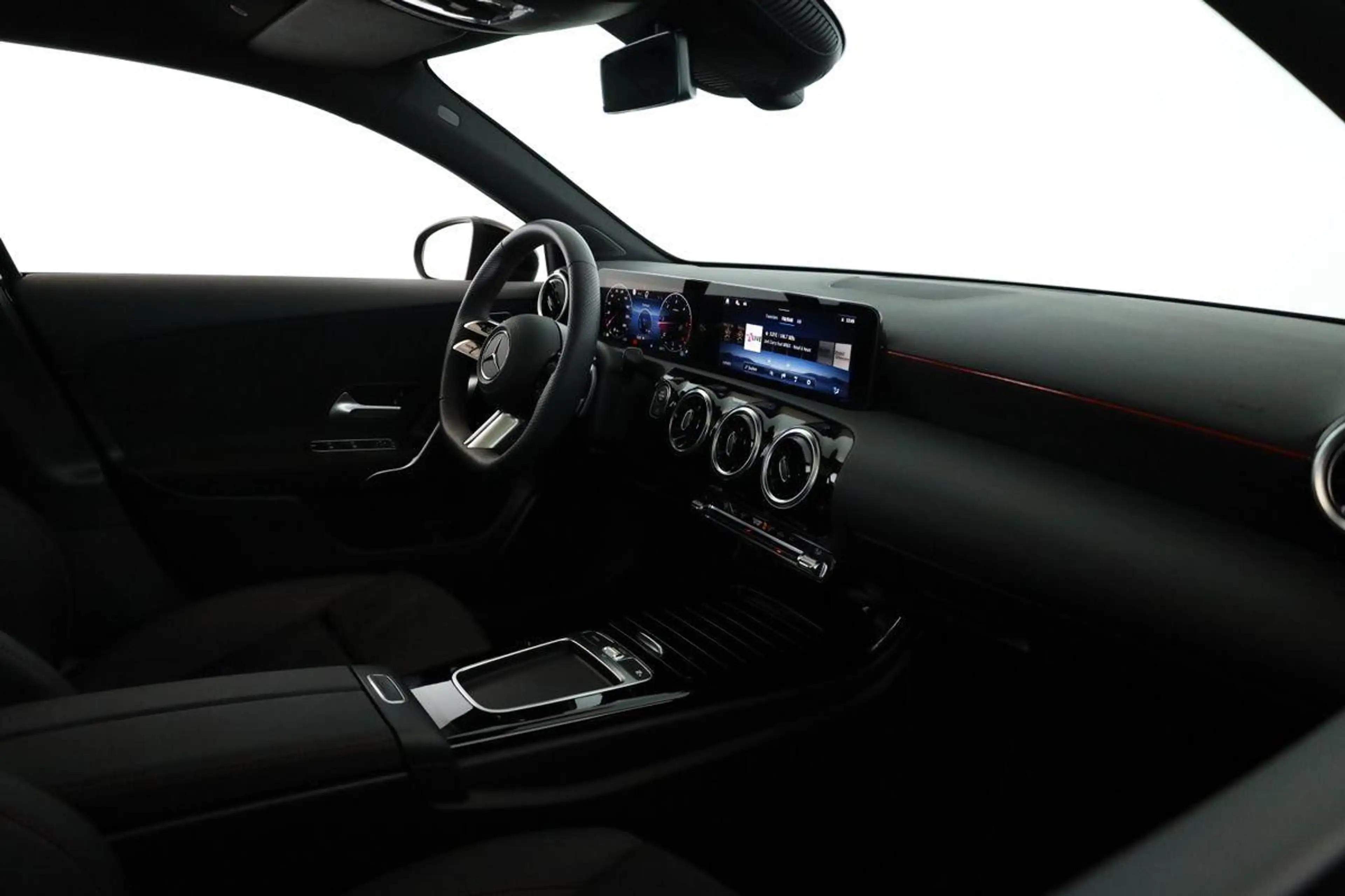 Mercedes-Benz A 220 d 8G AMG Advanced Matrix Pano Navi ACC Kam — photo 12