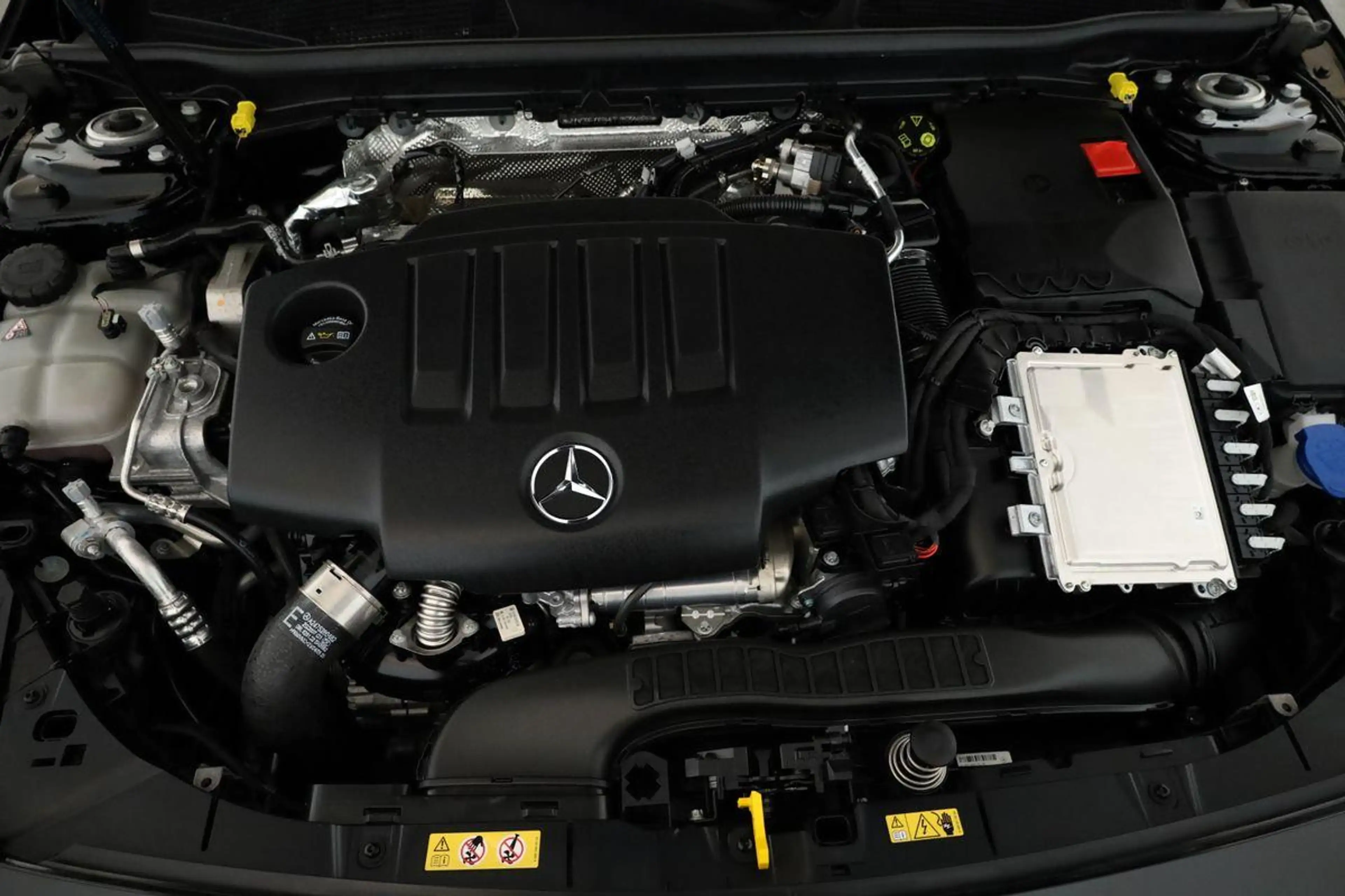 Mercedes-Benz A 220 d 8G AMG Advanced Matrix Pano Navi ACC Kam — photo 8