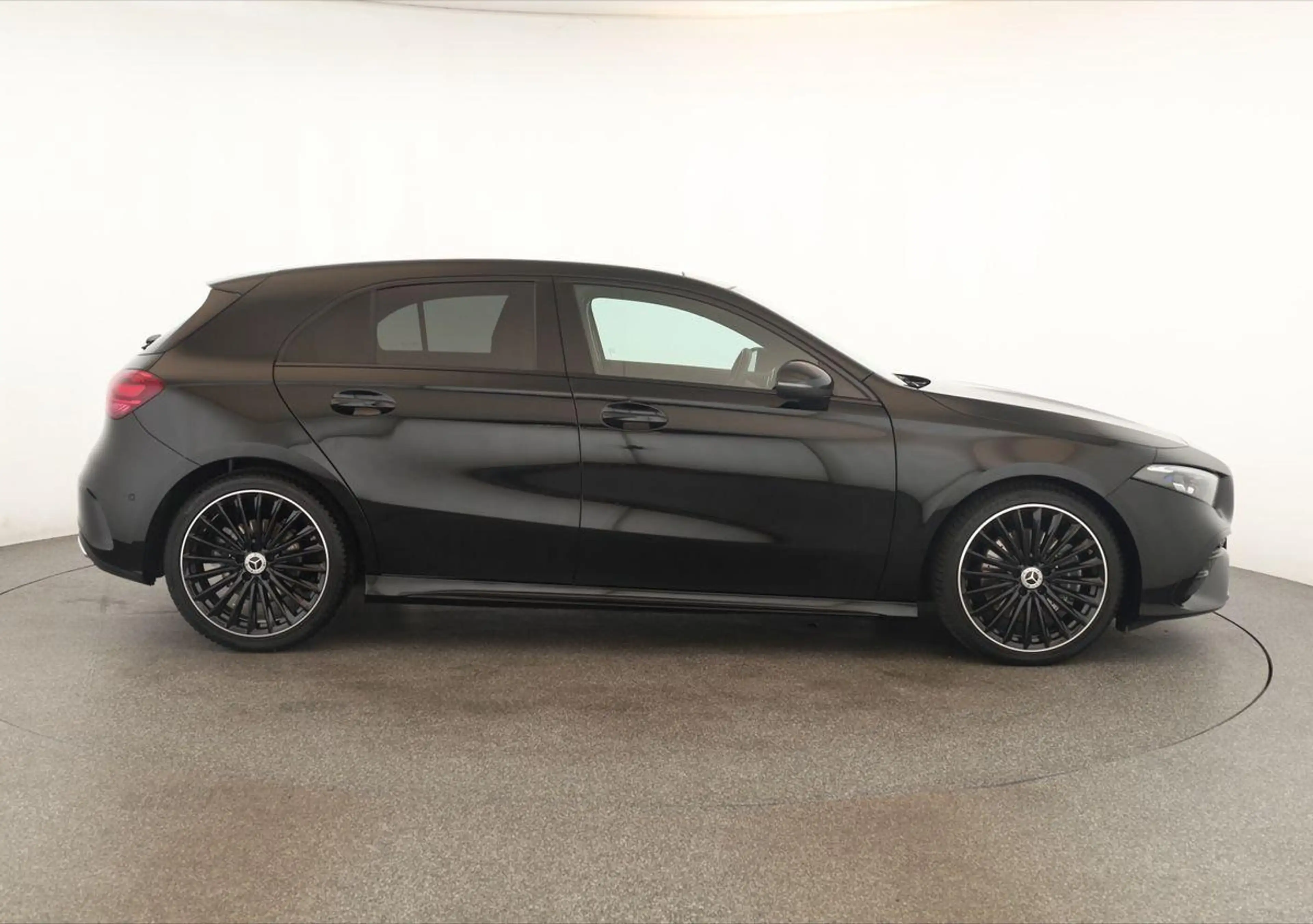 Mercedes-Benz A 220 d 8G AMG Advanced Matrix Pano Navi ACC Kam — photo 4