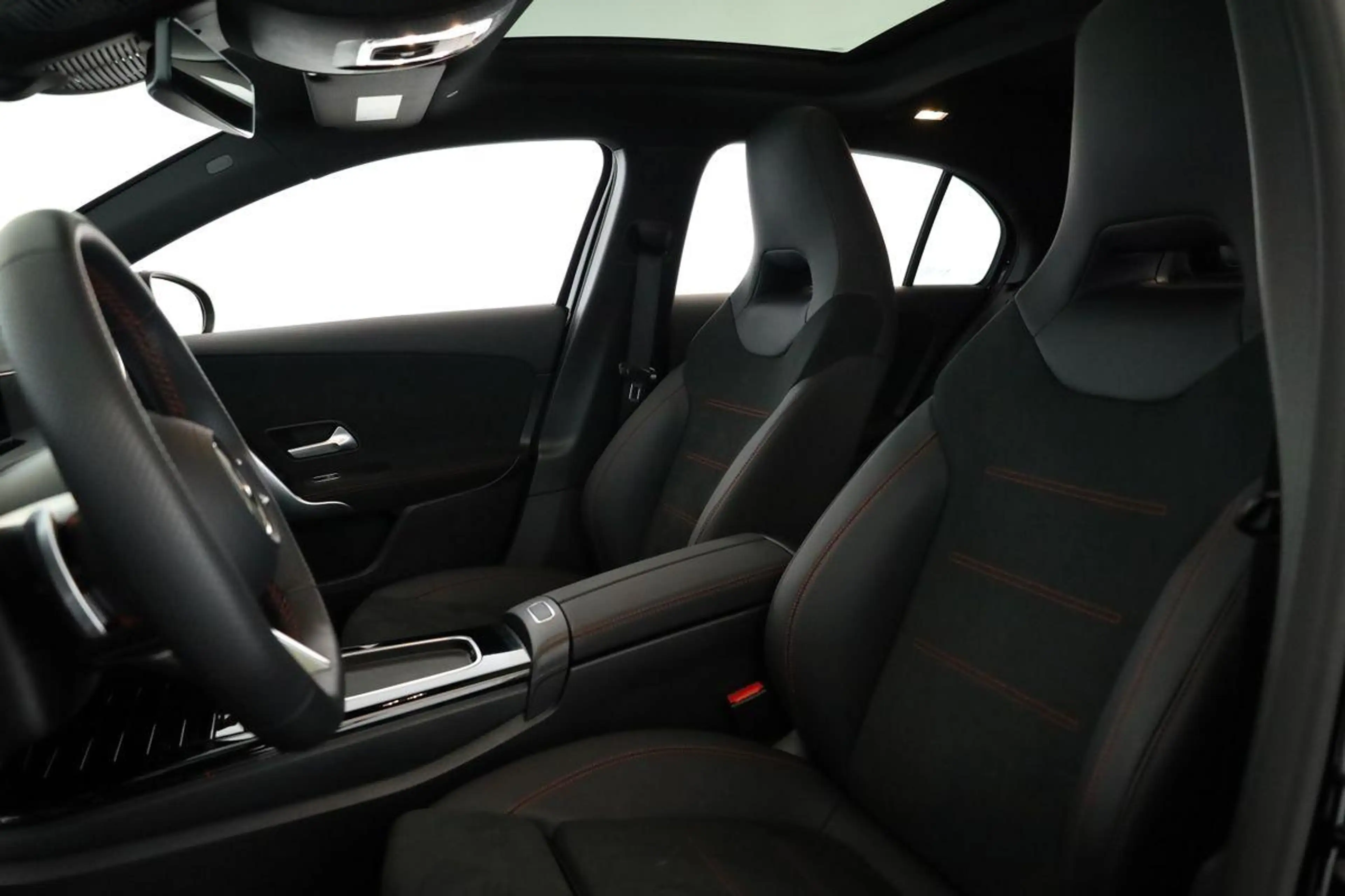 Mercedes-Benz A 220 d 8G AMG Advanced Matrix Pano Navi ACC Kam — photo 14
