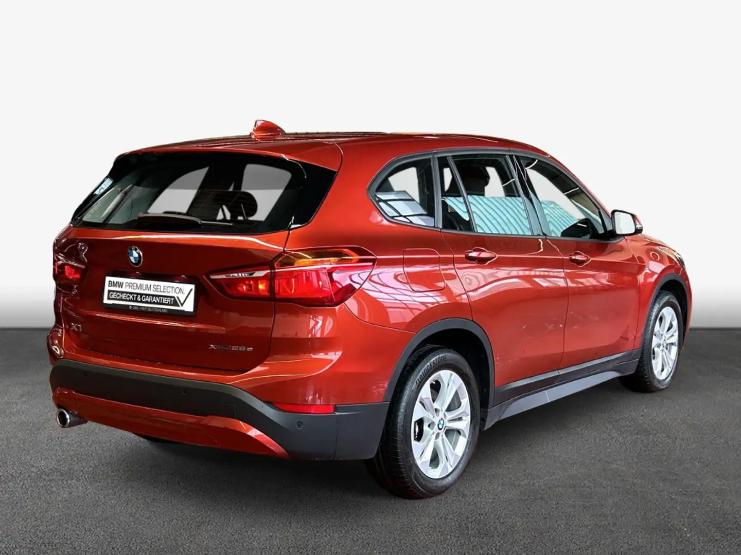 BMW X1 xDrive25e Advantage, Sitzheizung Оранжевый - 2