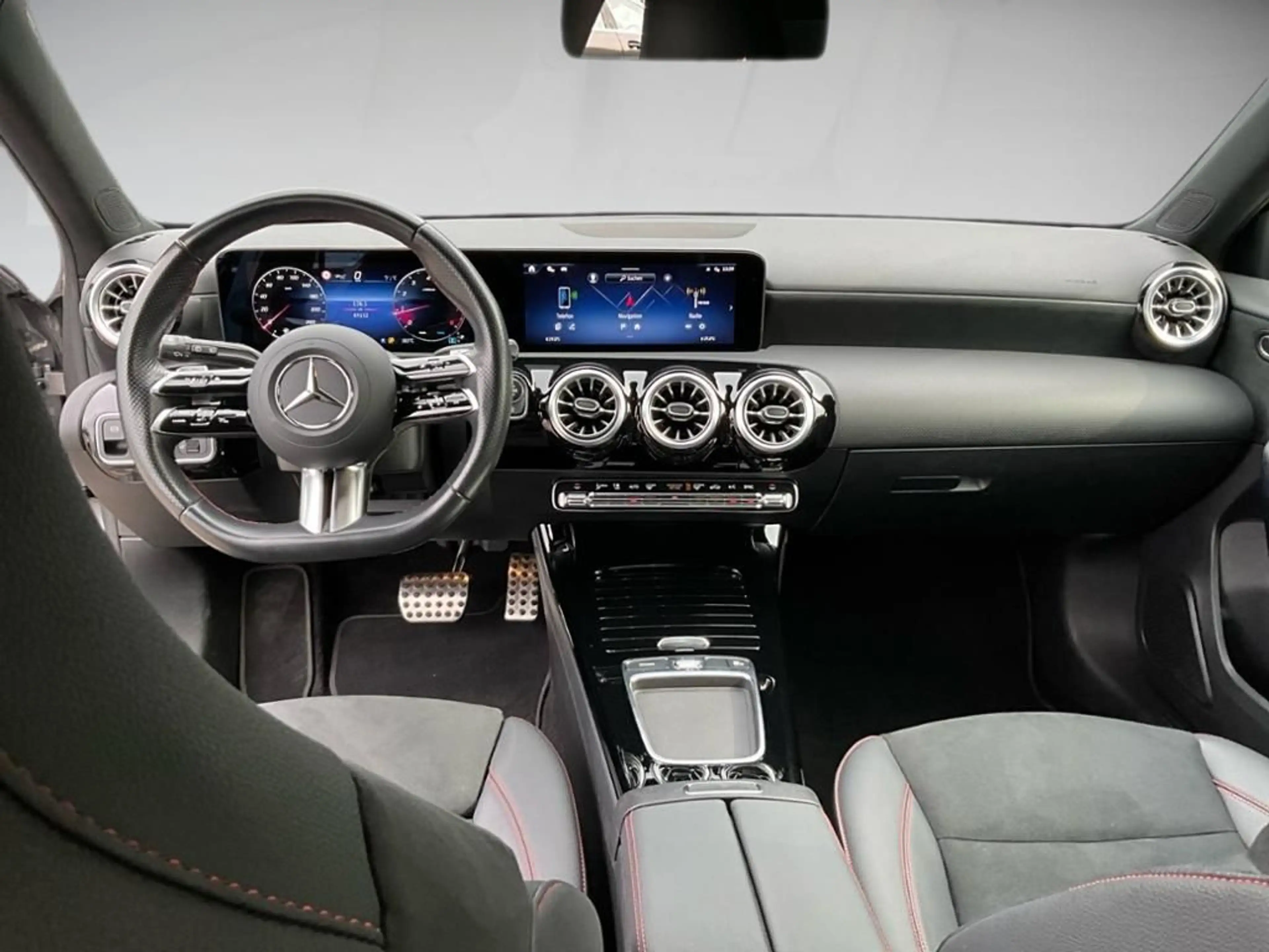 Mercedes-Benz A 200 AMG Line ACC AUT DynLicht Kam. KeyLess LED — photo 10