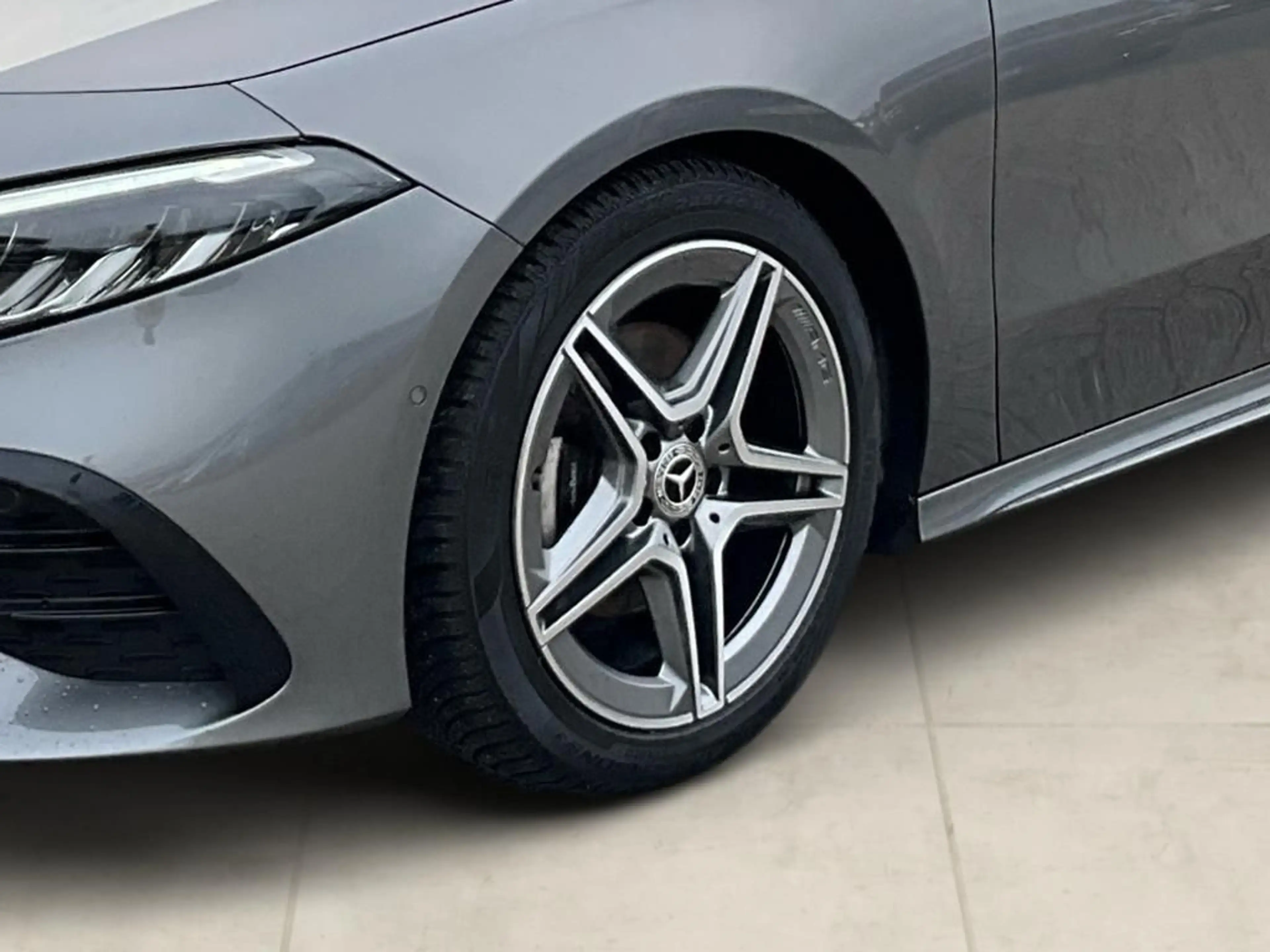 Mercedes-Benz A 200 AMG Line ACC AUT DynLicht Kam. KeyLess LED — photo 7