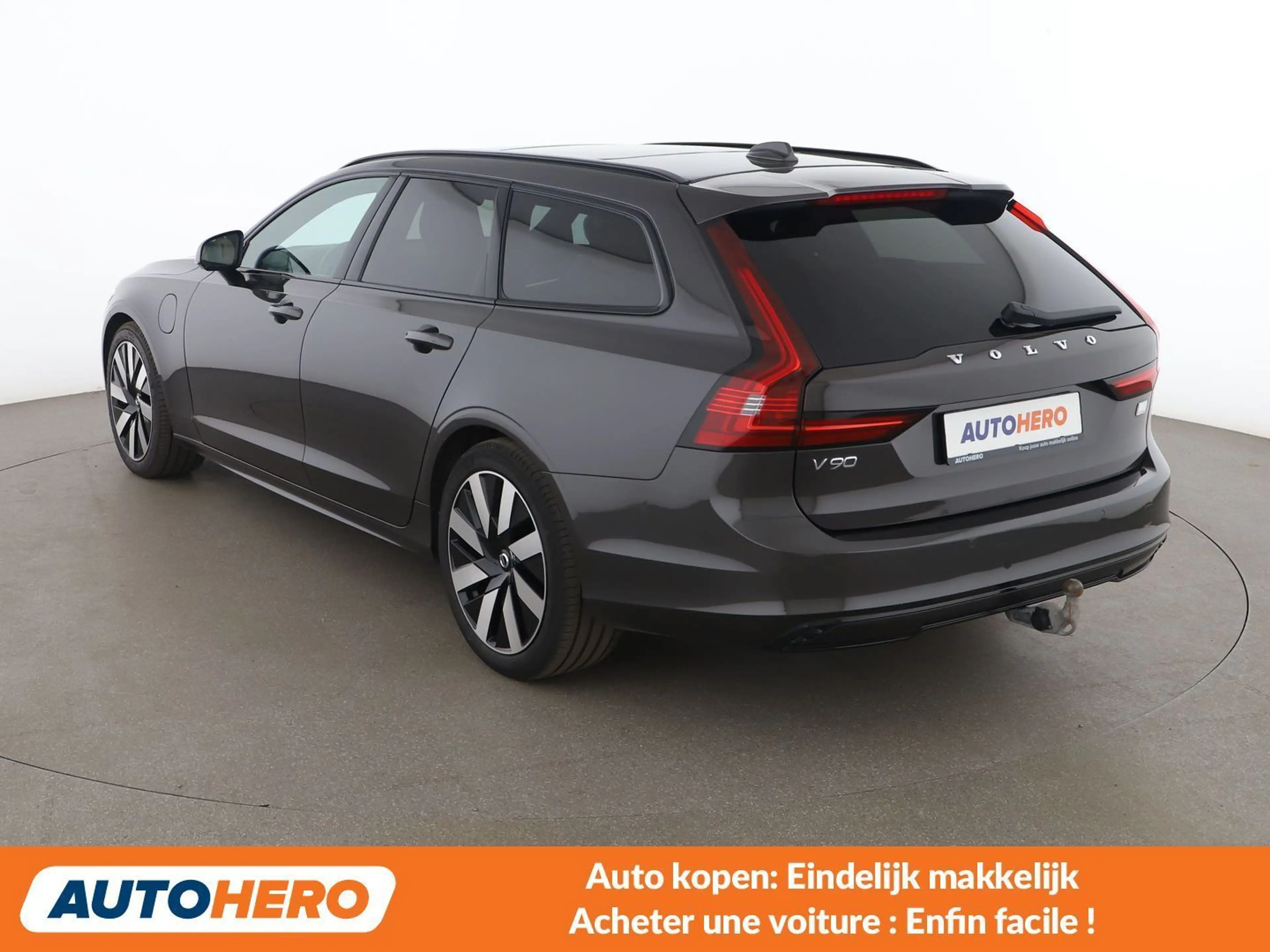 Volvo V90 2.0 T6 Recharge Plug-in Hybrid Ultra Dark AWD — photo 4