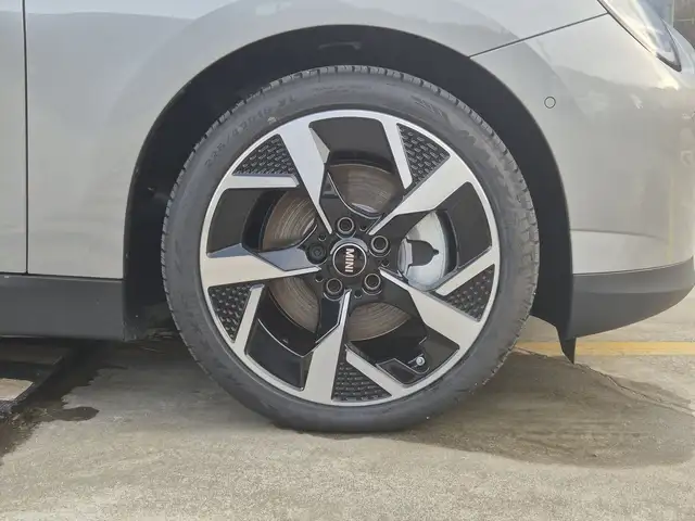 Mini Hatch view 13