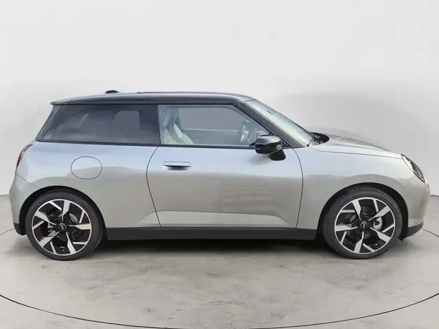 Mini Hatch view 5