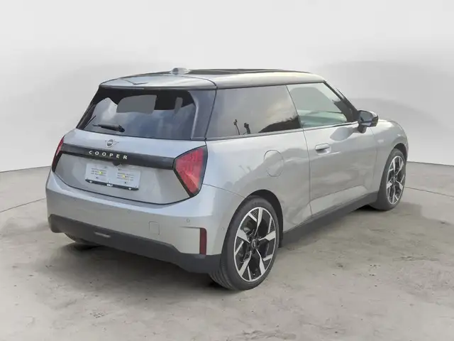 Mini Hatch view 4