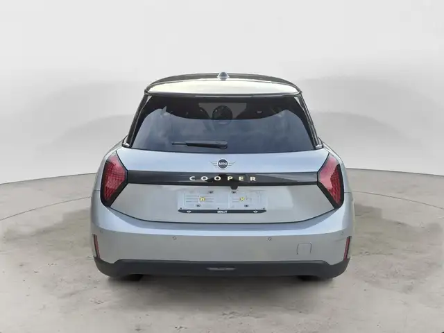 Mini Hatch view 3