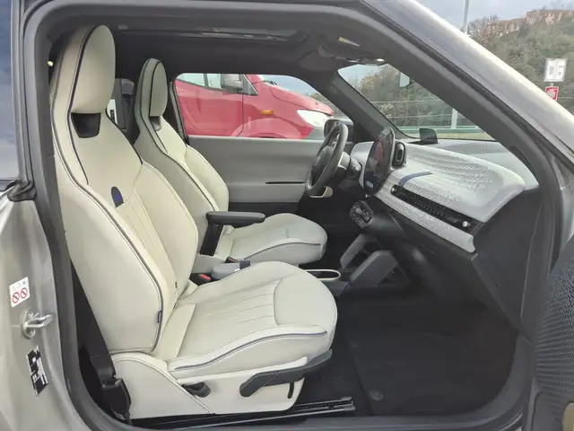 Mini Hatch view 9