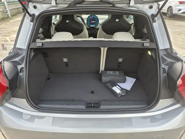 Mini Hatch view 12