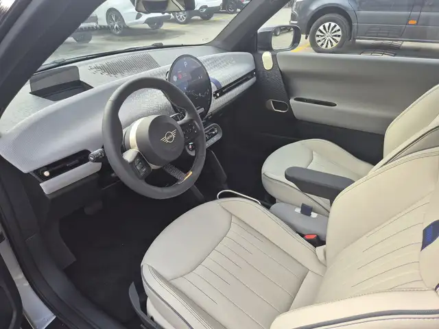 Mini Hatch view 6
