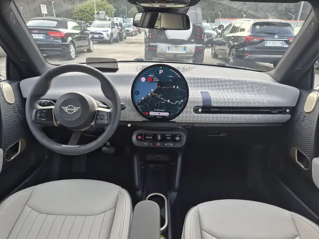 Mini Hatch view 8