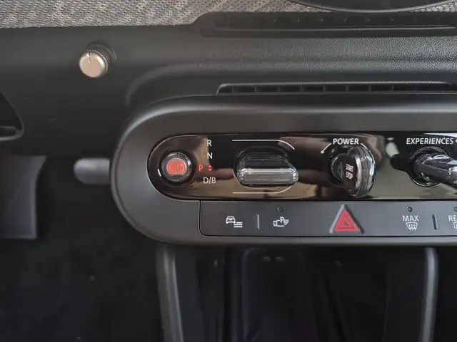 Mini Hatch view 10