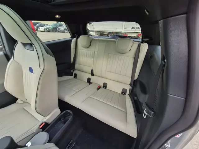 Mini Hatch view 7