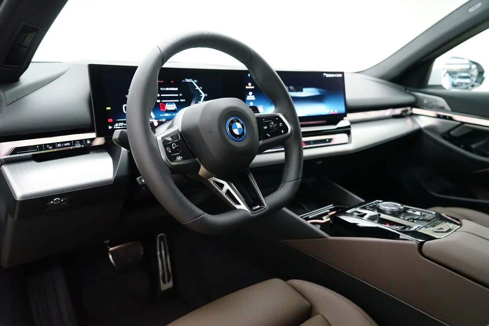 BMW 550 e xDrive Limousine [M Sport, B&W Sound, AHK] Blanc - 2
