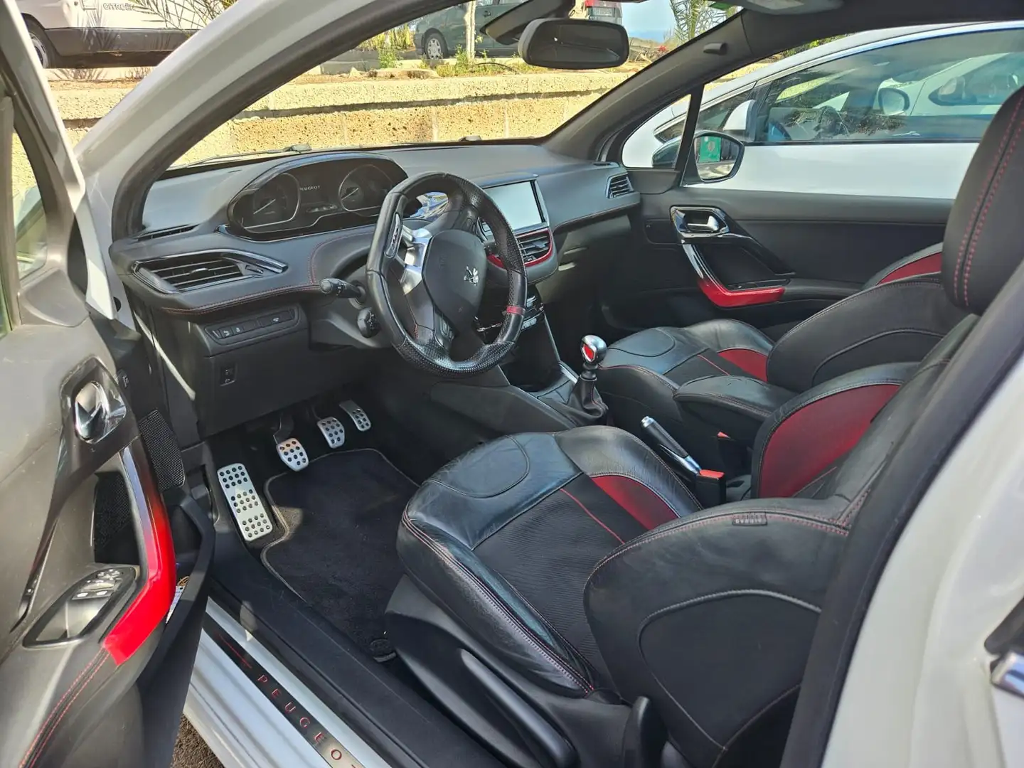 Peugeot 208 GTI - 2