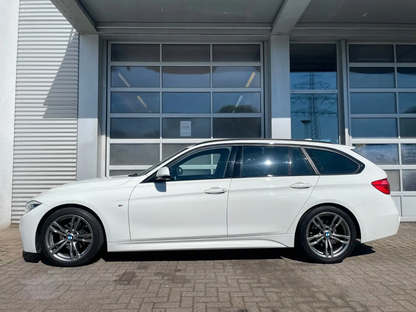 BMW 320 d M Sport/LED/NAVI/PDC/SHZ/Alcantara Blanc - 2
