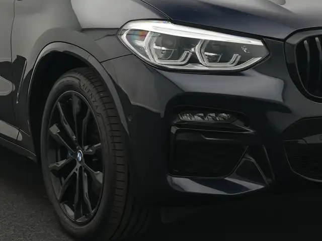 BMW M4 view 9