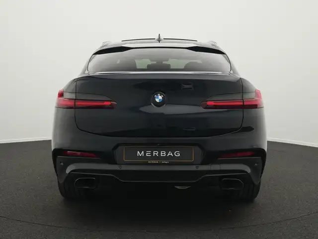 BMW M4 view 4