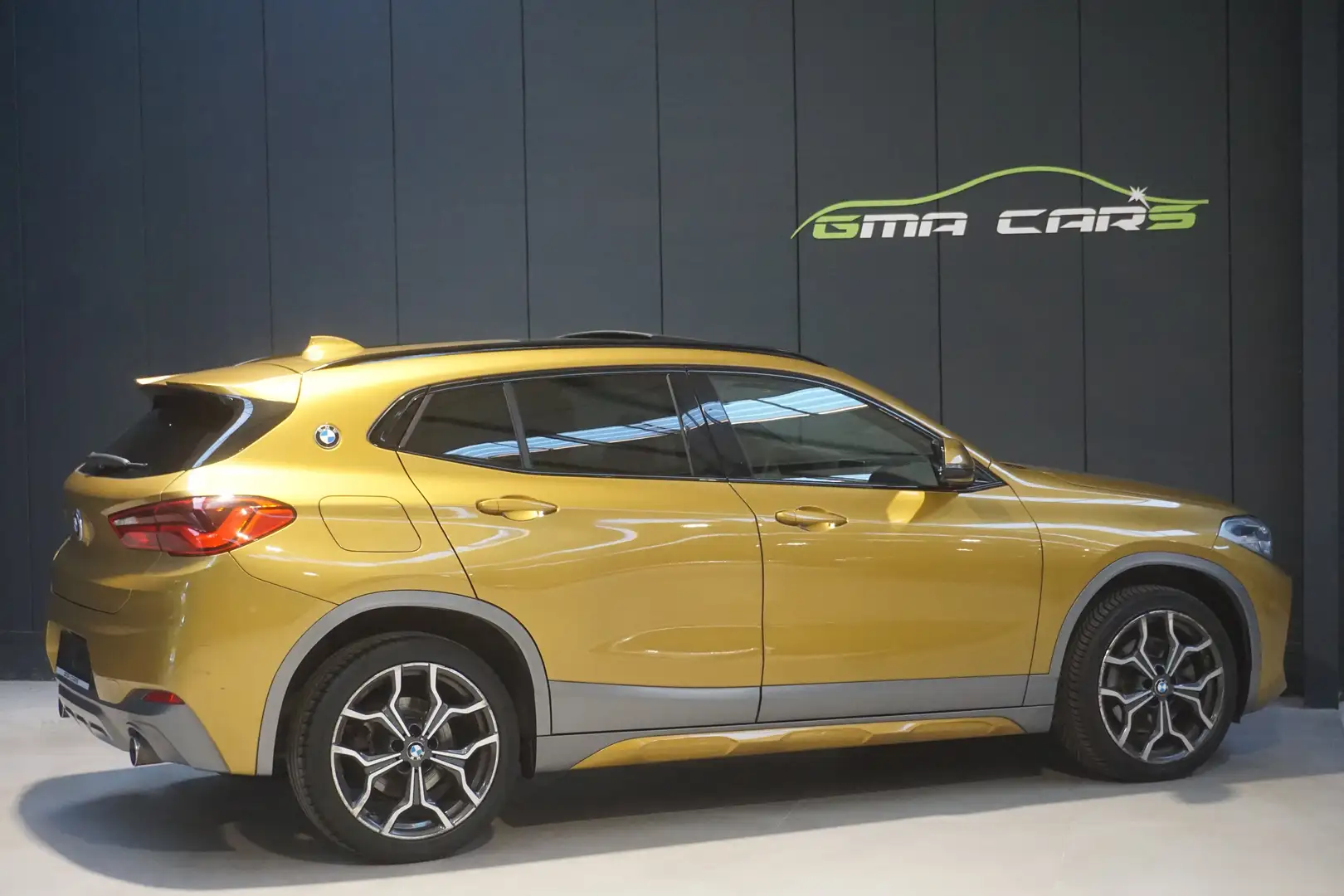 BMW X2 2.0iAS xDrive20 Automaat-Nav-Camera-Pano-Garantie Gold - 2
