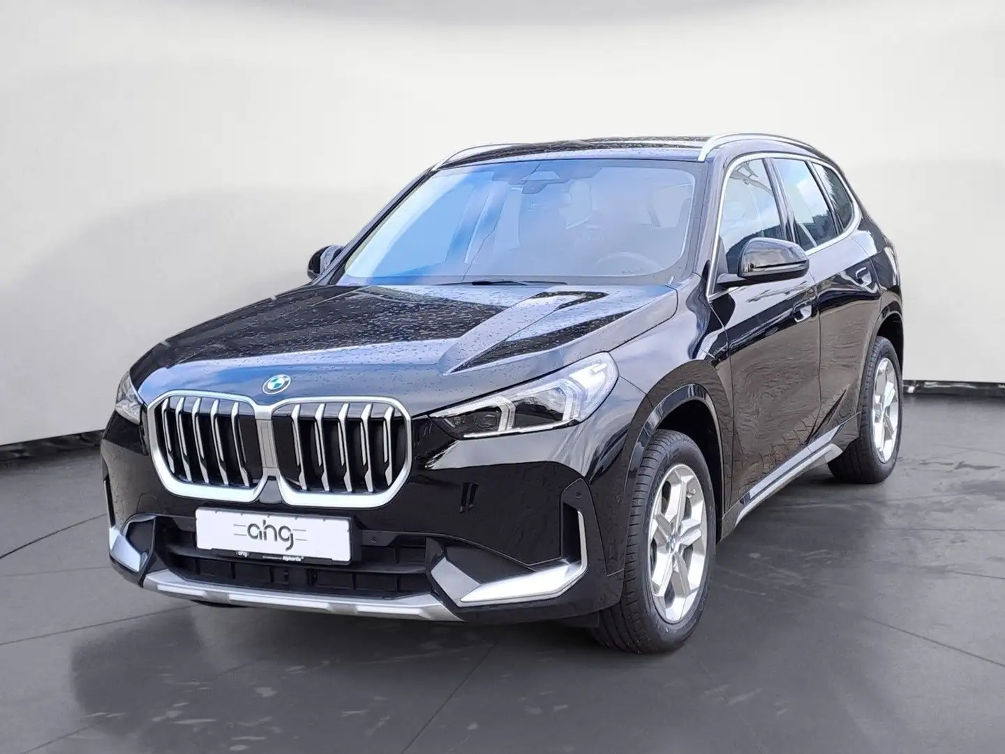BMW X1 sDrive18i AHK Premiumpaket X-Line Schwarz - 2
