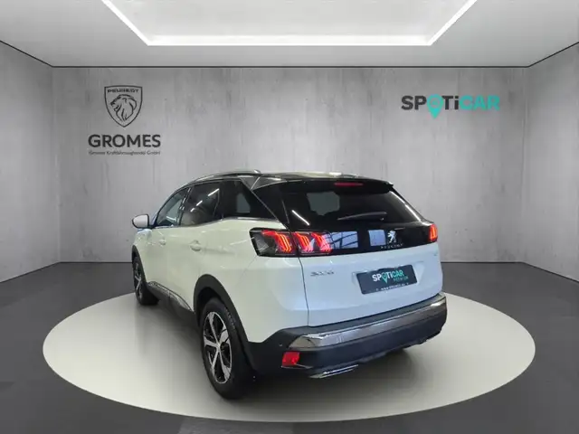 Peugeot 3008 view 5