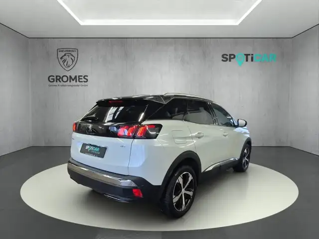 Peugeot 3008 view 3