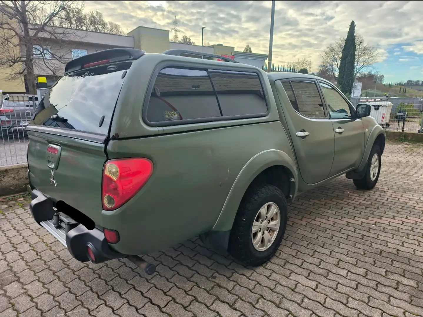 Mitsubishi L200 d.cab 2.5 di-d Intense - 2