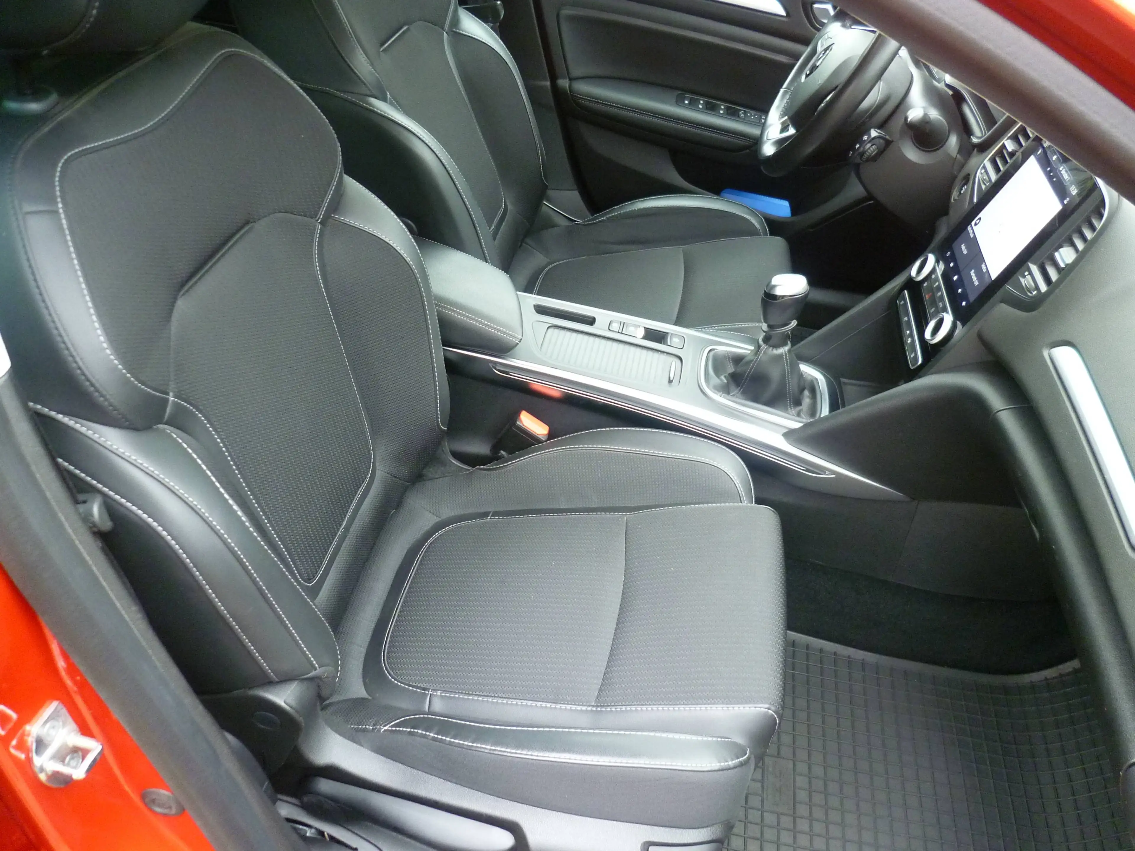 Renault Megane Grandtour TCe 140 GPF INTENS — photo 11