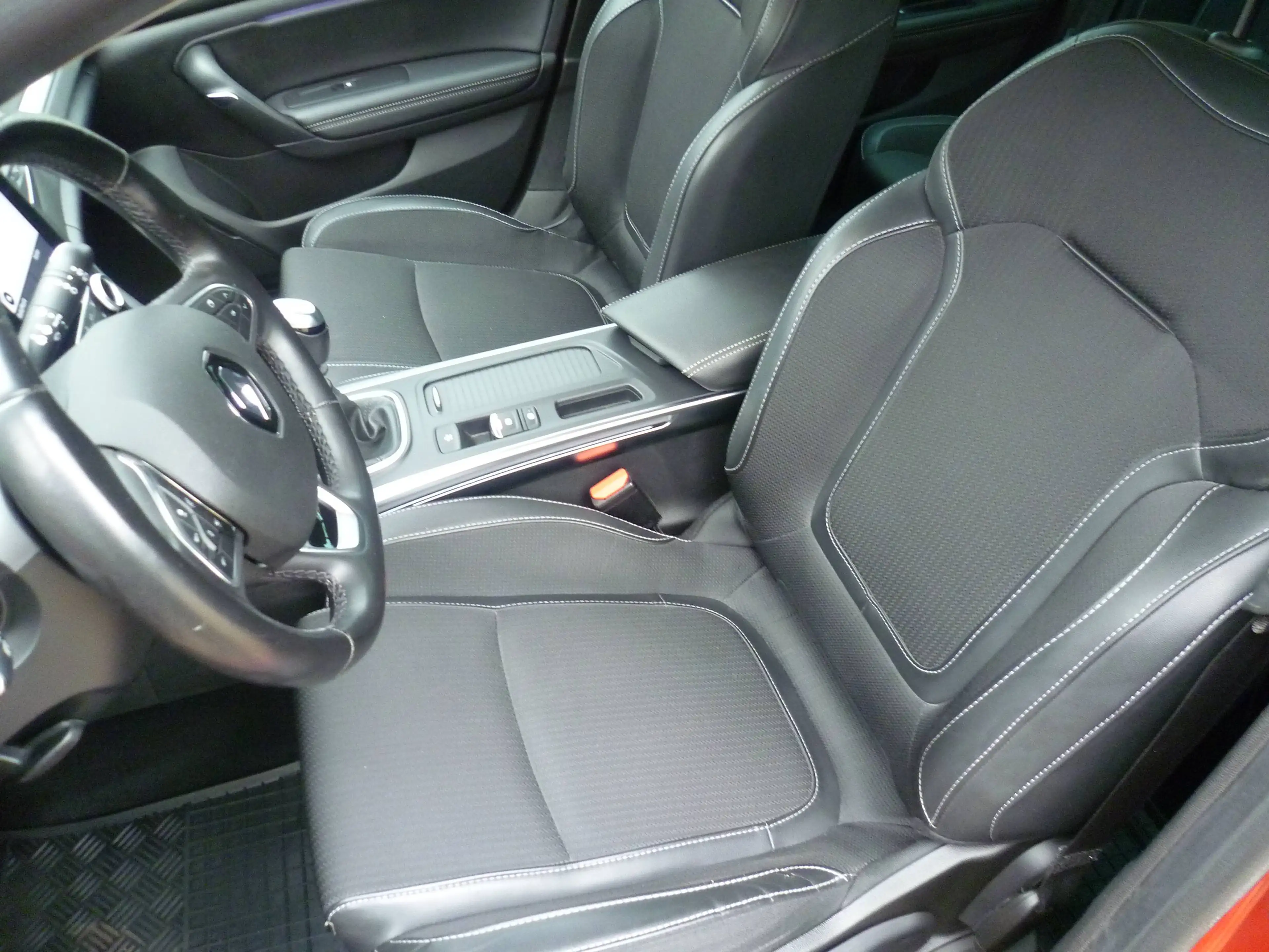 Renault Megane Grandtour TCe 140 GPF INTENS — photo 10