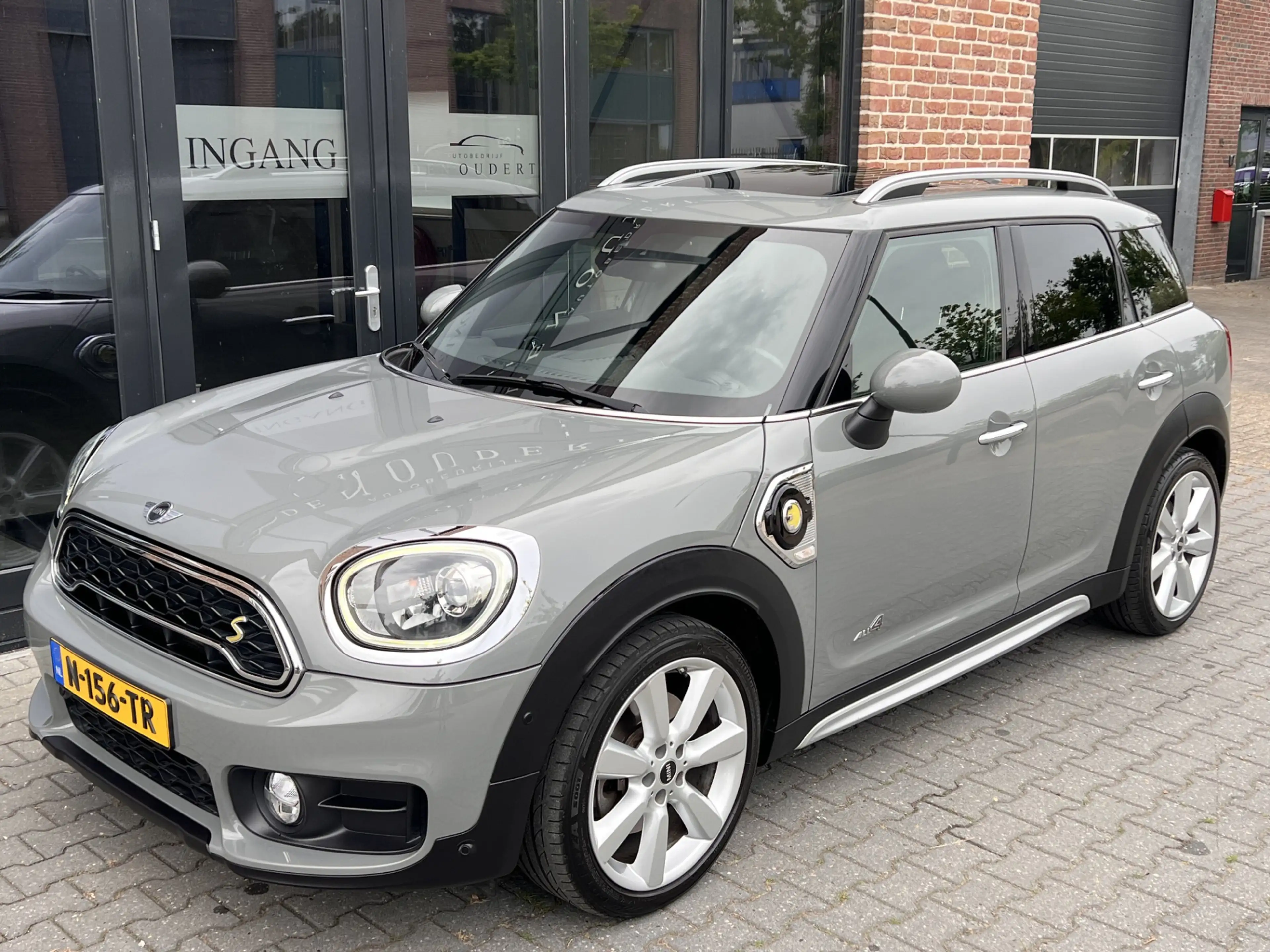 MINI Cooper SE Countryman 1.5 ALL4 Chili PANO / LED / KEYLESS — photo 5