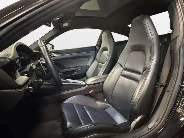 Porsche 911 view 14