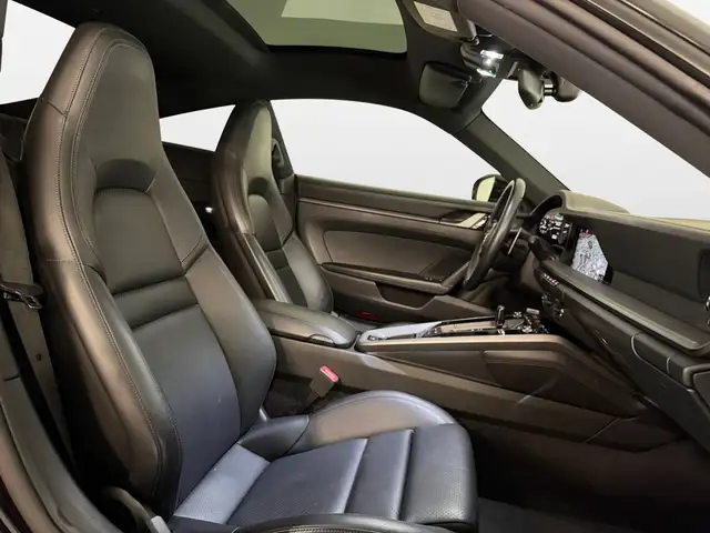 Porsche 911 view 13