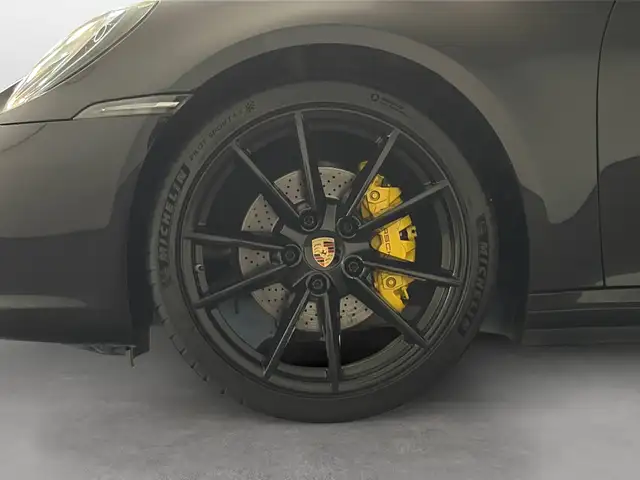 Porsche 911 view 9