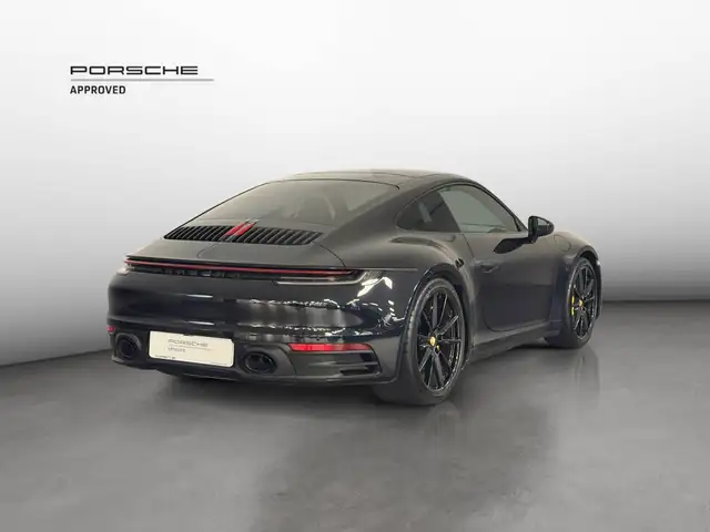 Porsche 911 view 5