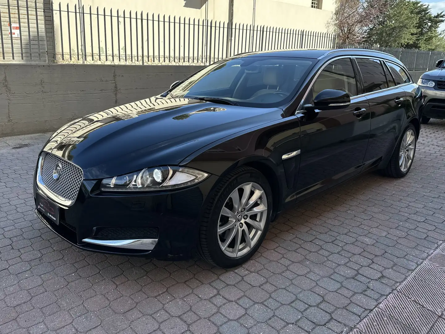 Jaguar XF 2.2d Sportbrake Luxury-2016-TUTTI TAGLIANDI JAGUAR Černá - 1