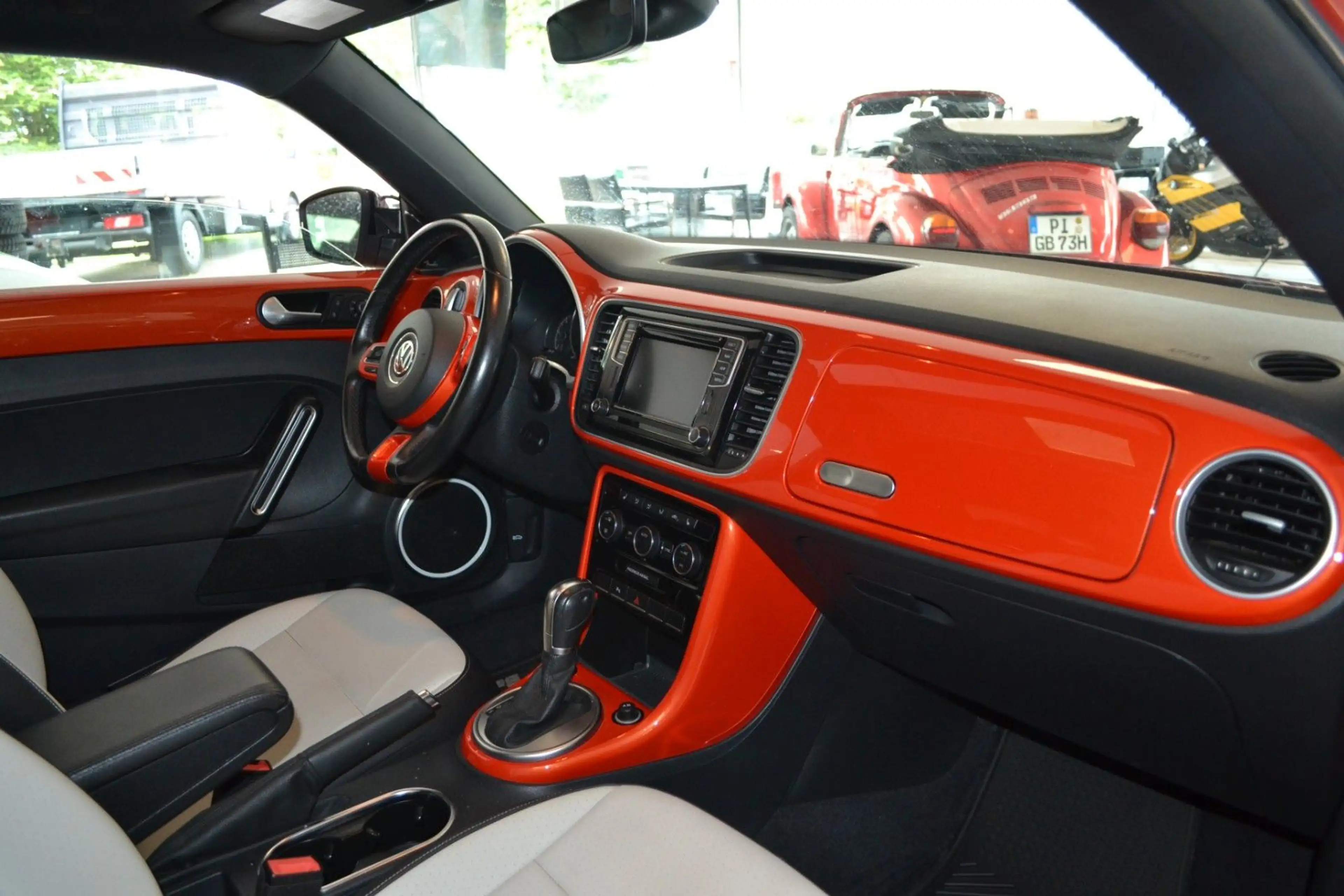 Volkswagen Beetle Cabriolet 2,0 TSI — photo 9
