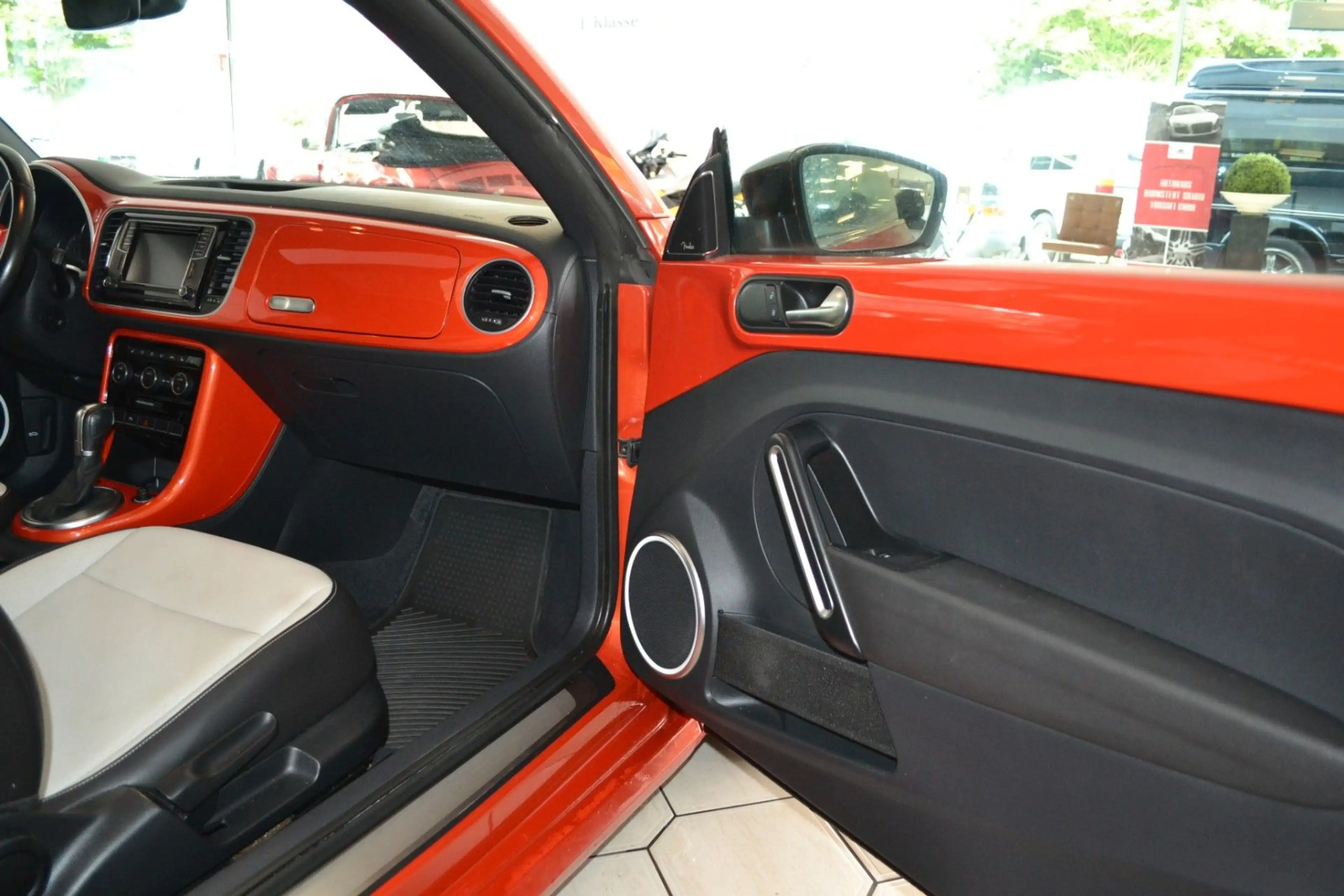 Volkswagen Beetle Cabriolet 2,0 TSI — photo 12