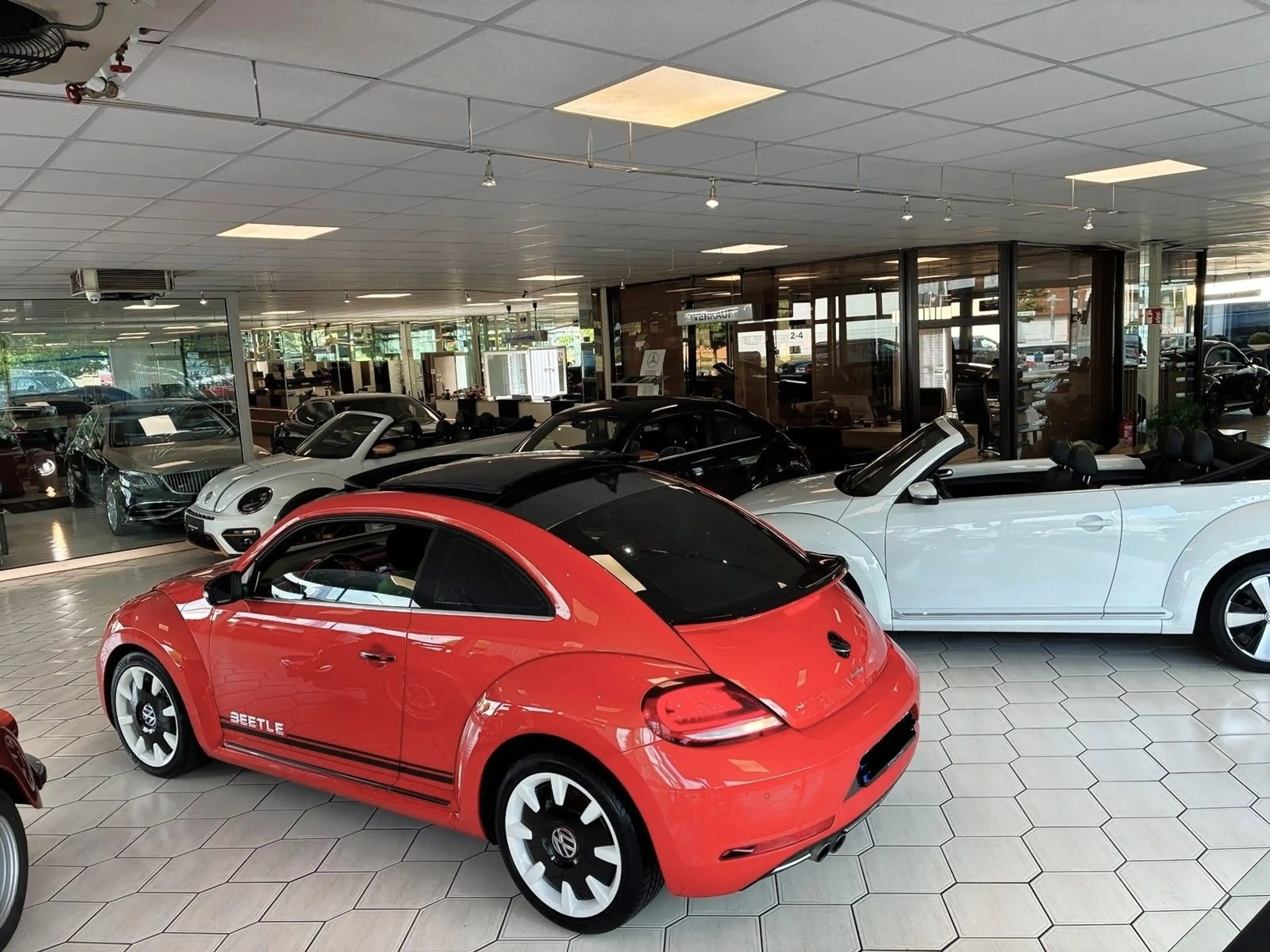 Volkswagen Beetle Cabriolet 2,0 TSI — photo 4