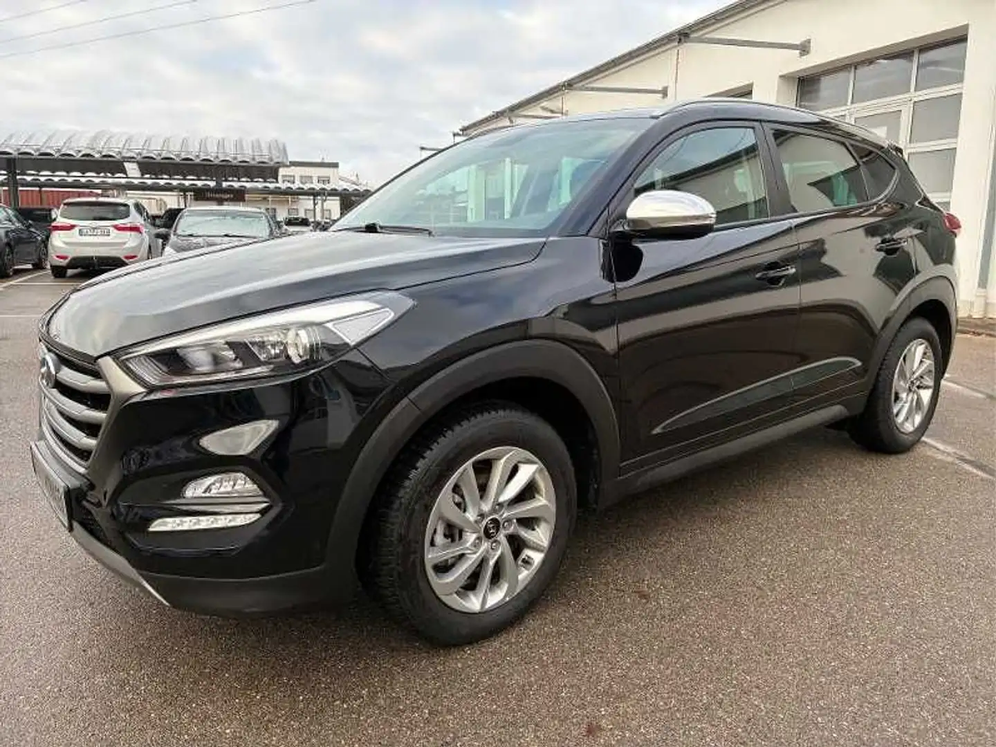 Hyundai TUCSON 2.0 CRDi TREND / Navi / AHK / WR Schwarz - 1
