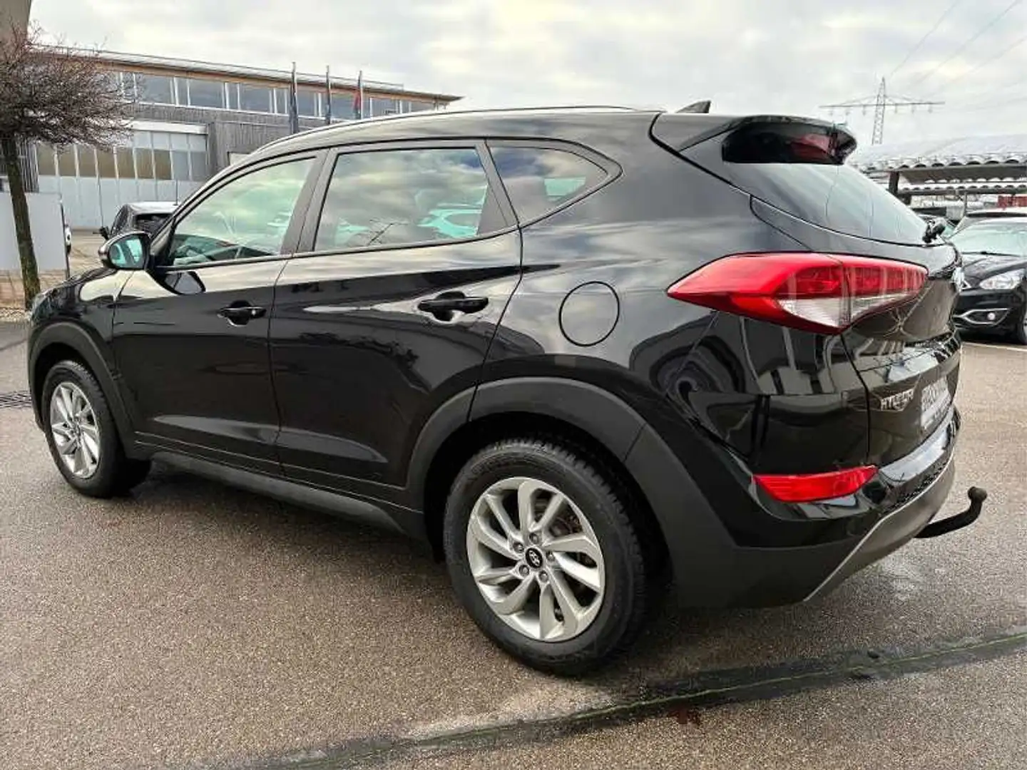 Hyundai TUCSON 2.0 CRDi TREND / Navi / AHK / WR Schwarz - 2