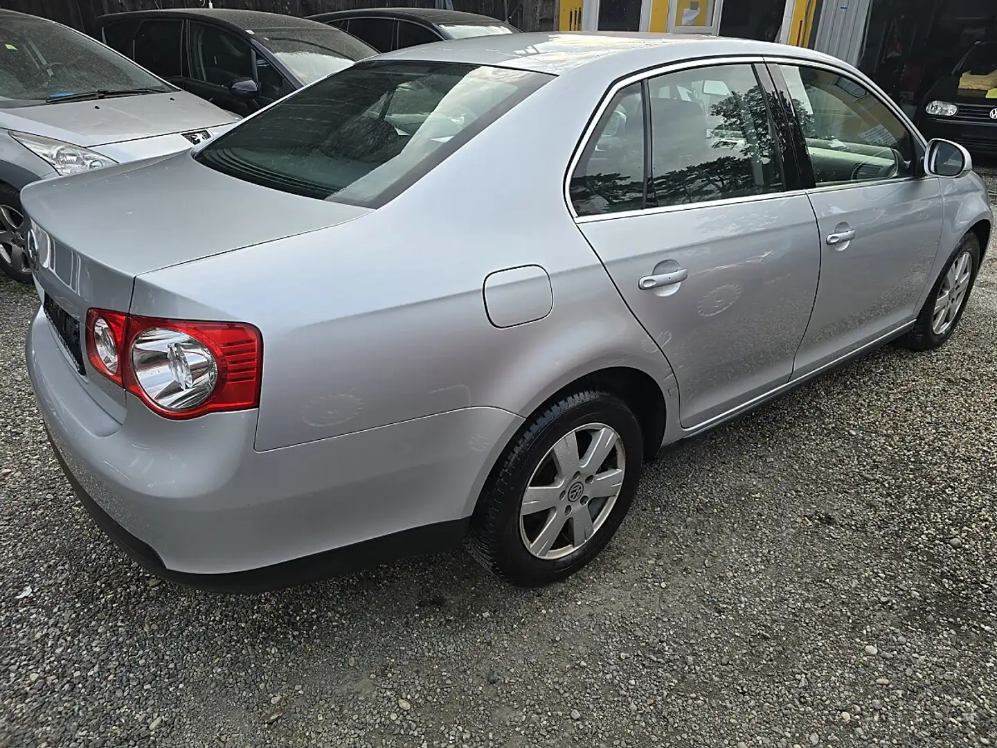 Volkswagen Jetta Comfortline 1,6 Silber - 2