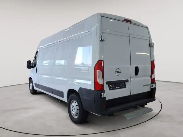 Opel Movano view 2