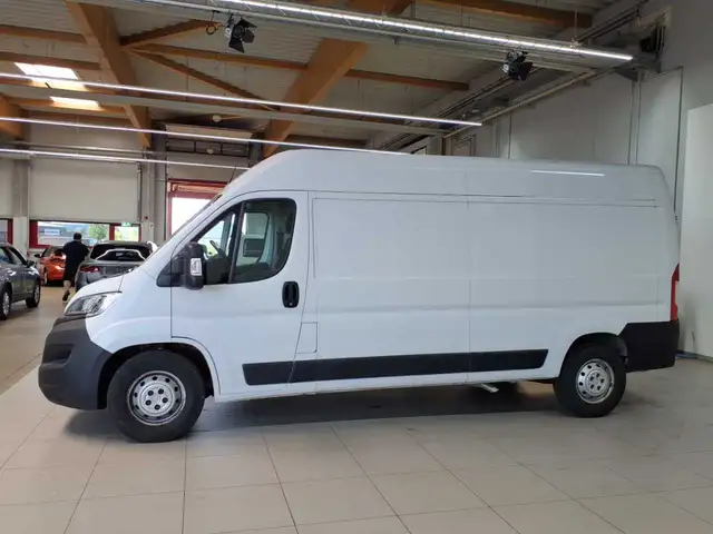 Opel Movano view 6