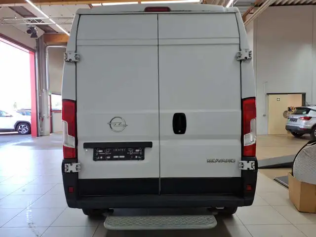Opel Movano view 5